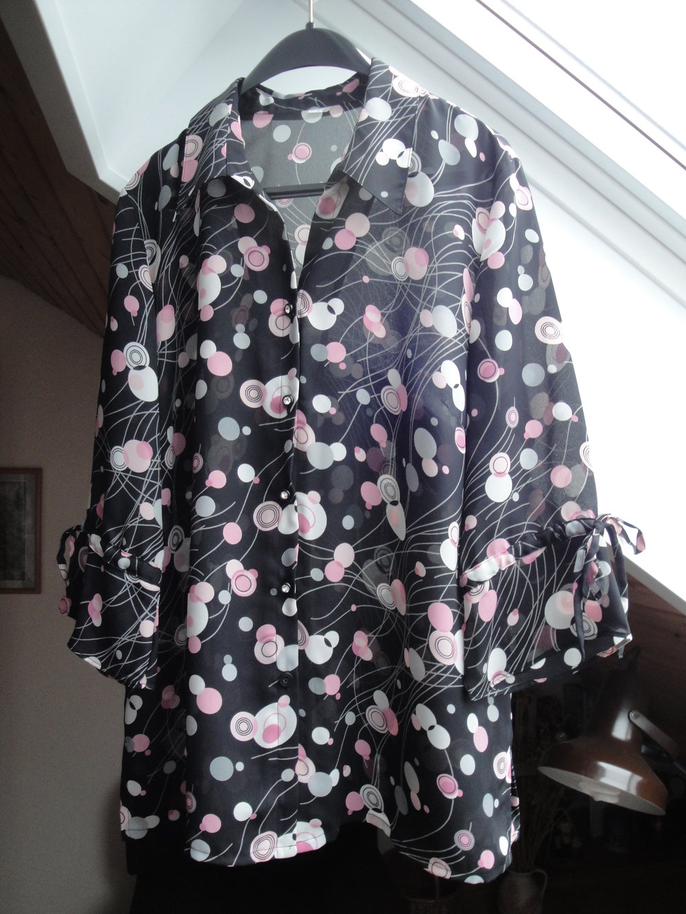 Bluse mit 3/4 Volantärmeln