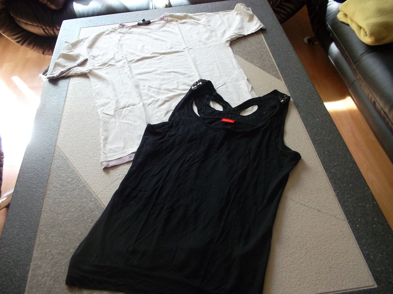 2 t-shirt gr. 164 / 170 ,weiss/lila und schwarz