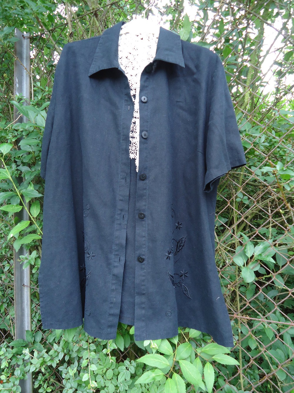  Leinenbluse mit floralen Stickereien  in dunkelblau