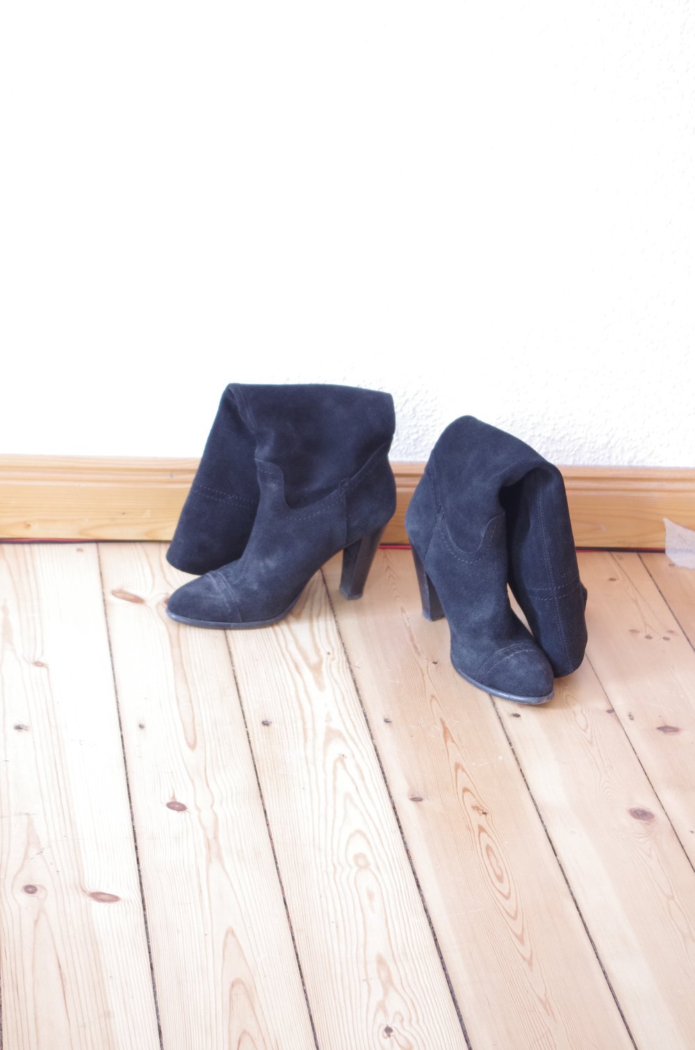 Schwarze hohe Stiefel Gr. 40 Veloursleder mit Absatz