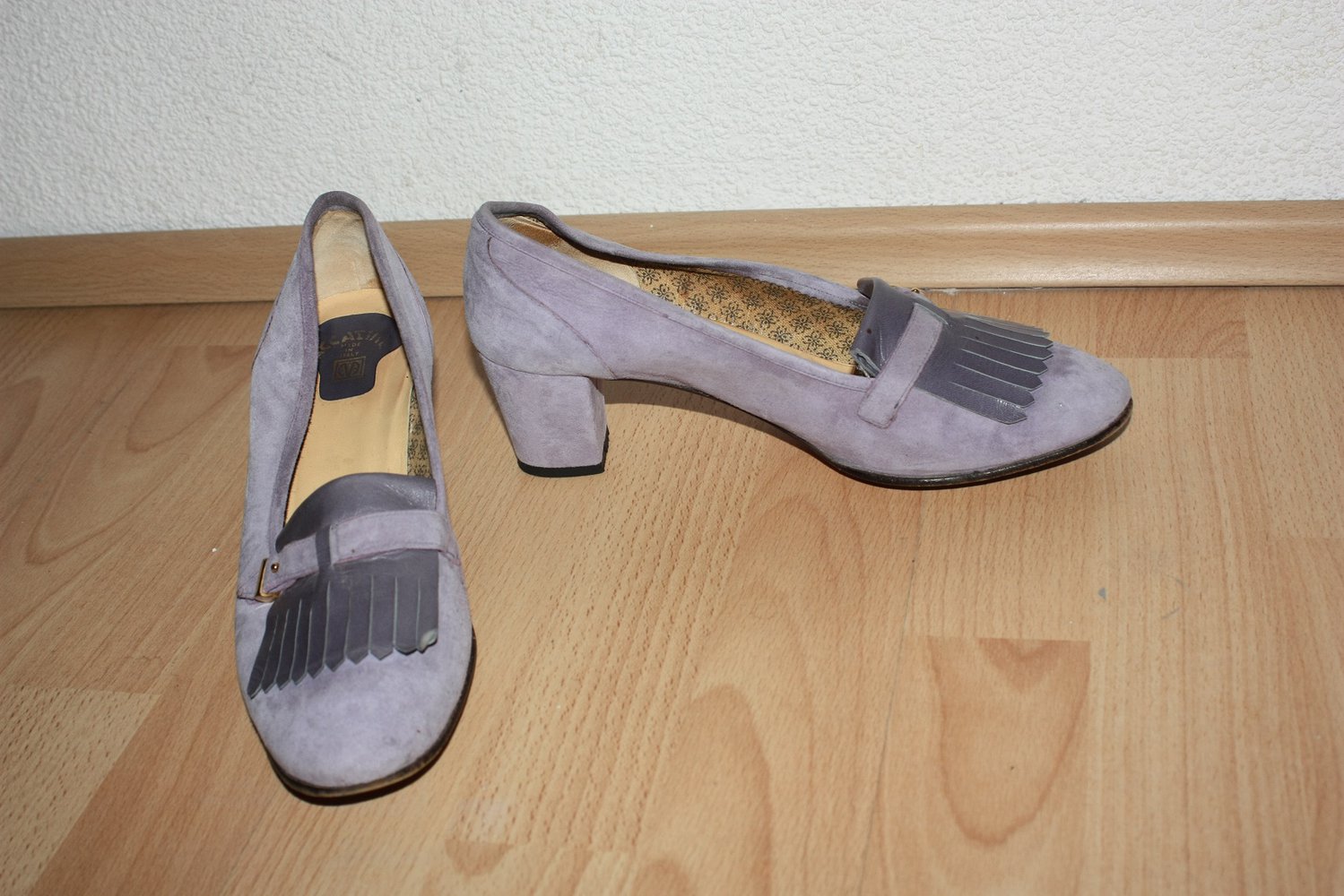 Schöne fliederfarbene Wildleder Pumps, Gr. 39 1/2