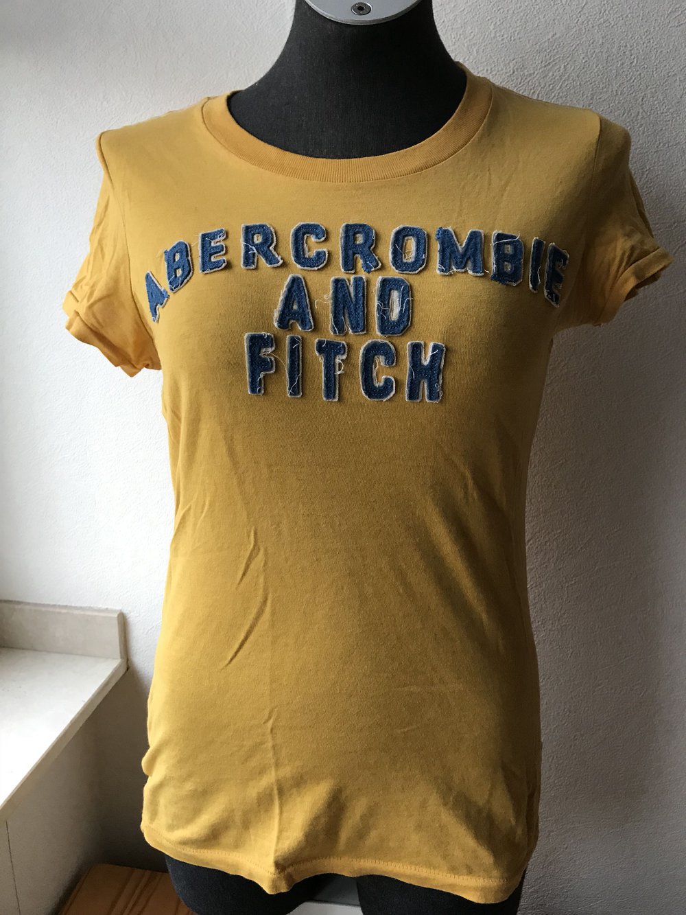 Senfgelbes Abercrombie&Fitch T-Shirt