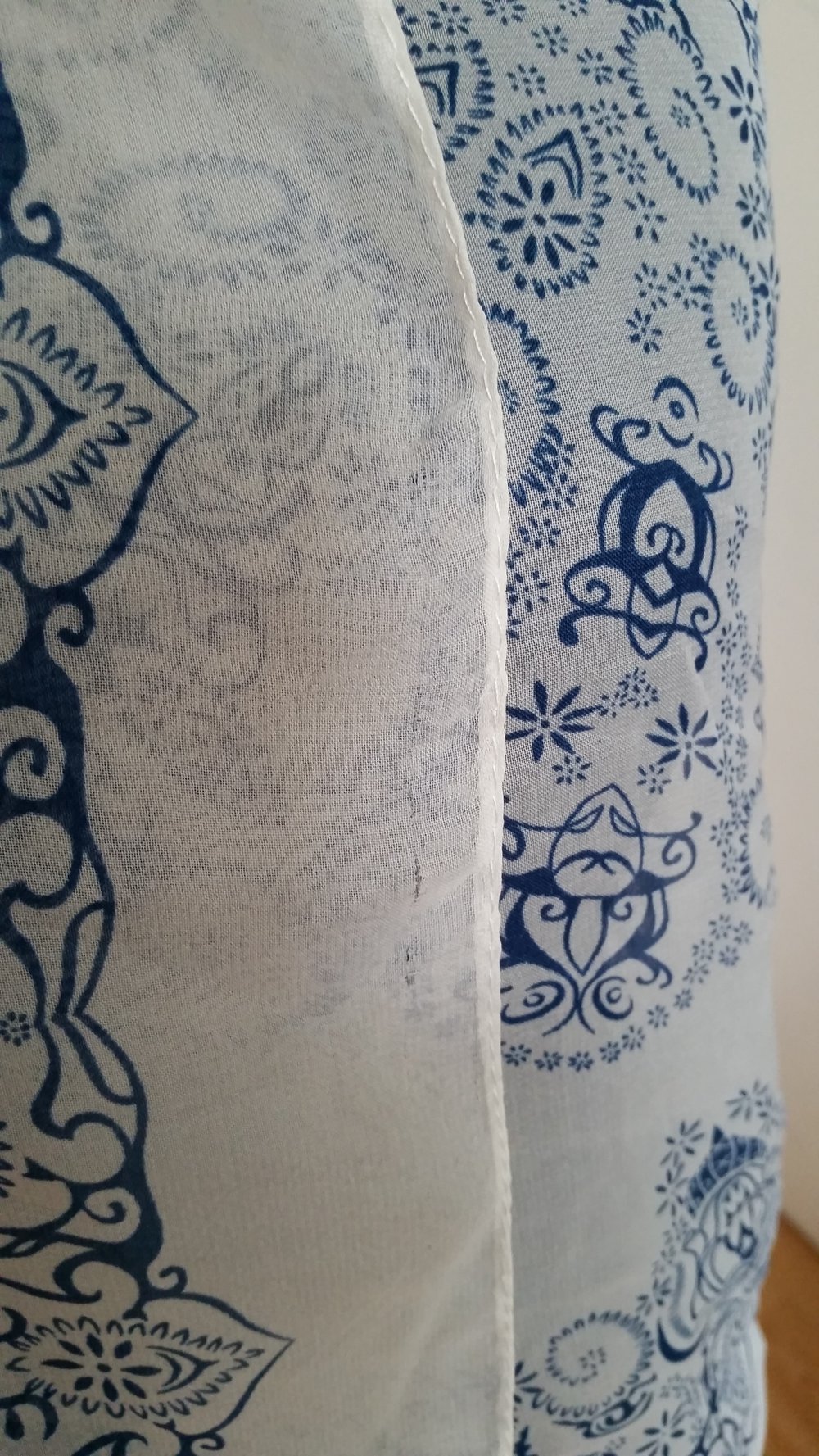 Tuch mit Ornamentmuster