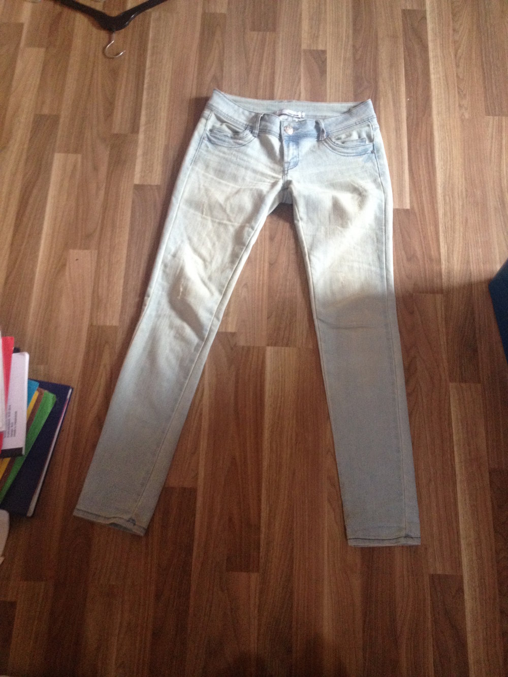 helle Röhrenjeans