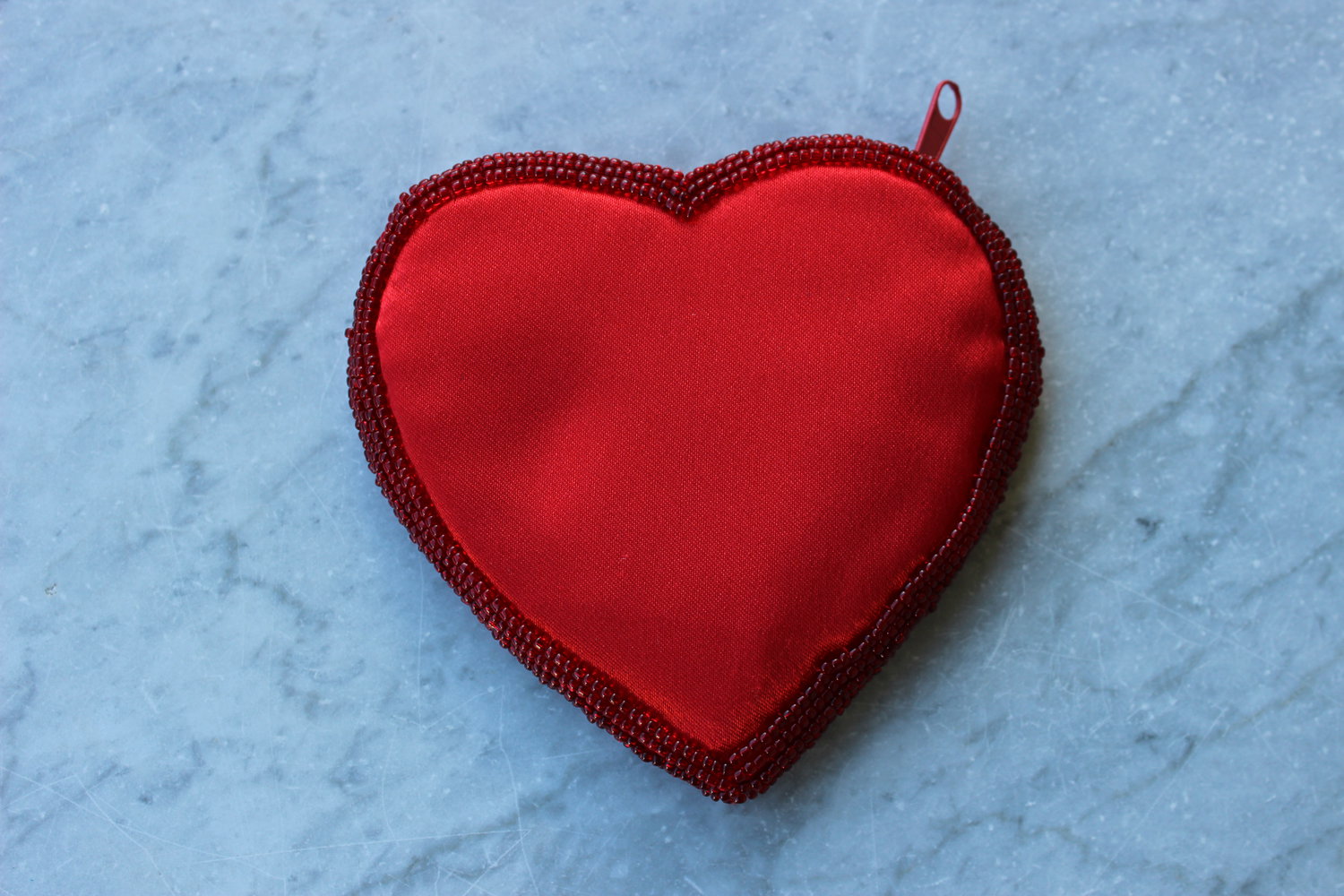 Vintage 90s AVON Geldbeutel Satin Glasperlen rot 11x10 cm