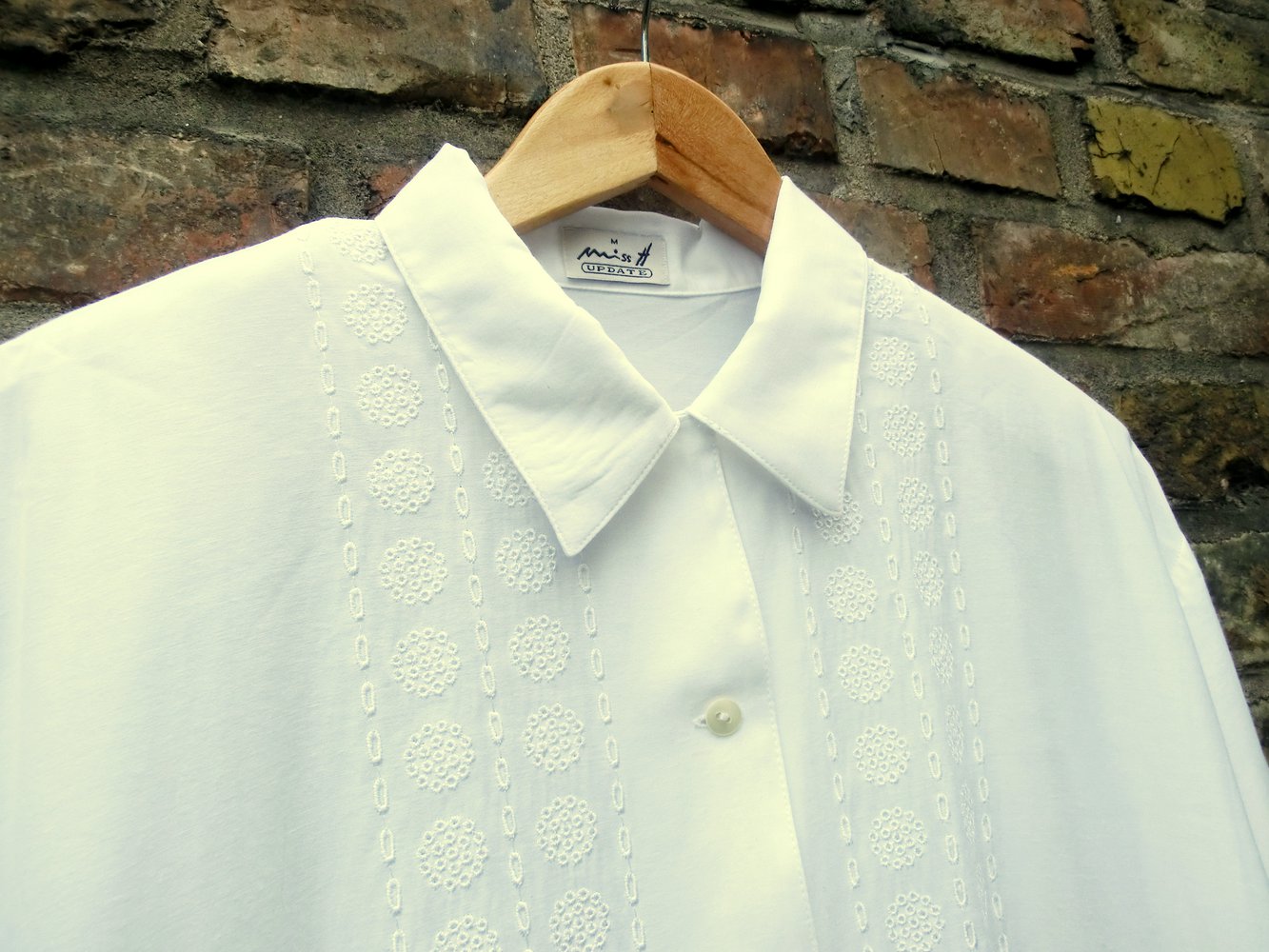 Weiße Bluse Stickmuster