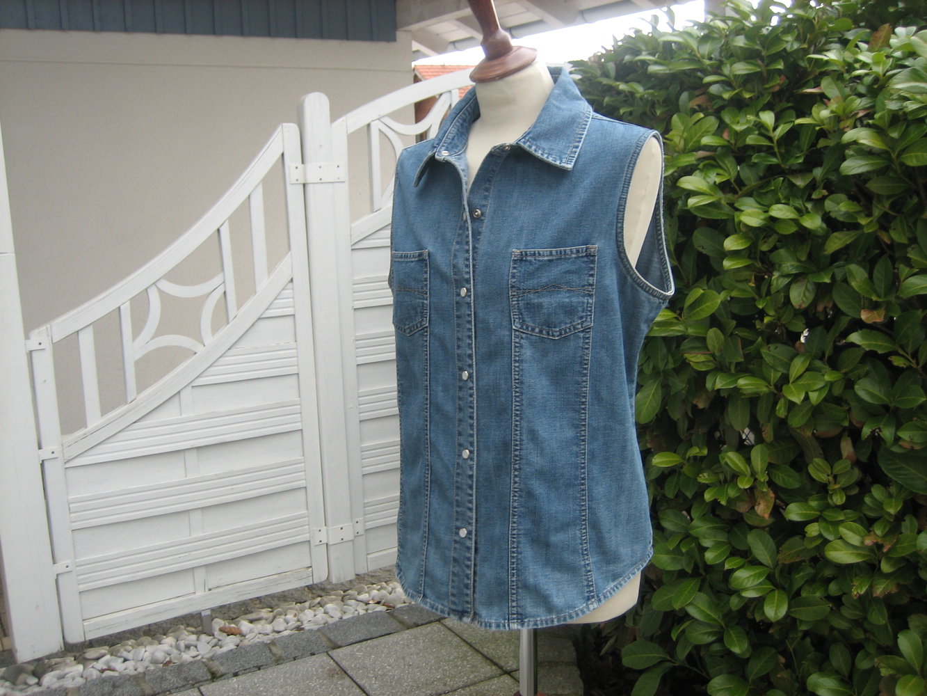 Edles Jeans-Hemd ärmellos Gr. 42, NEU - superangenehmer, leichter Denim!