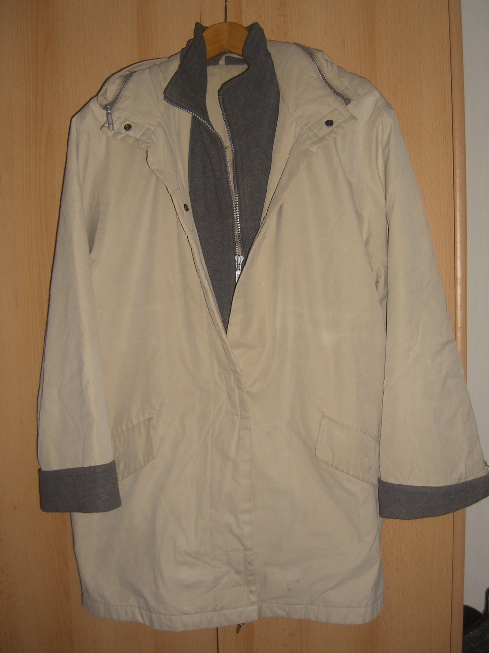 Winterjacke mit abnehmbarer Kapuze