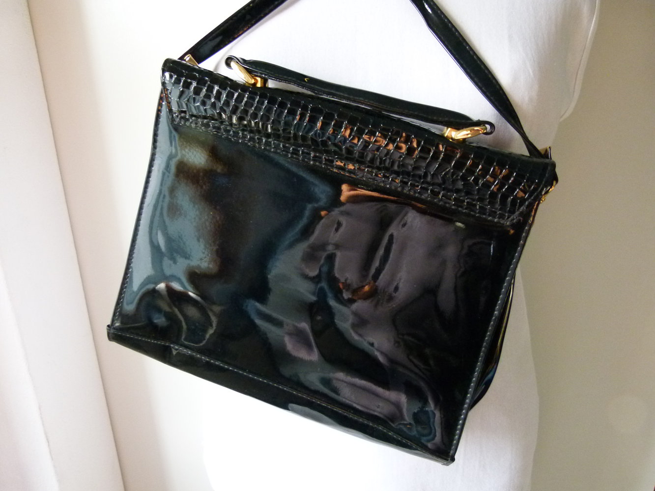Handtasche Umhängetasche aus schwarzem Lack, Vintage Retro Boho Mori