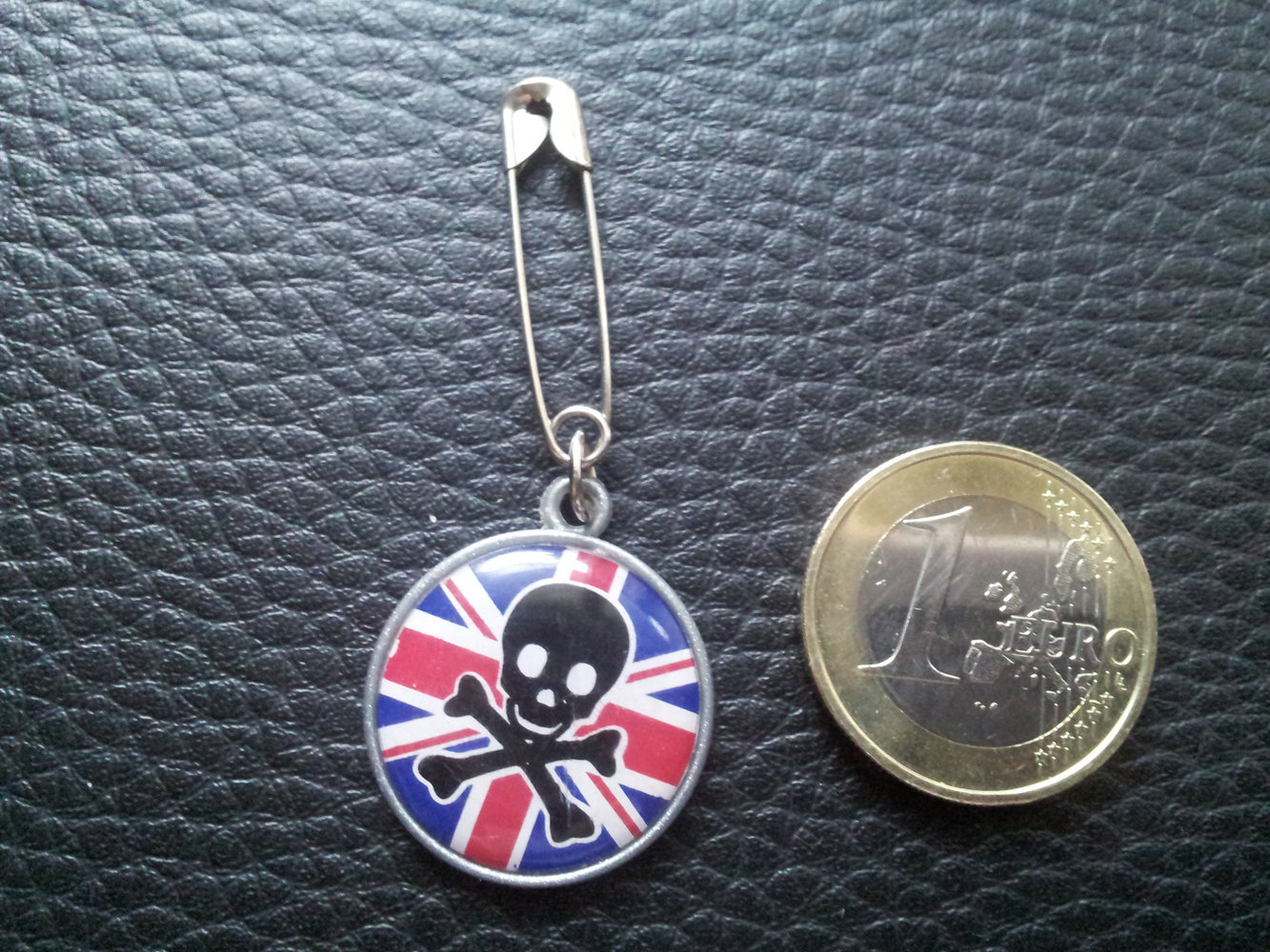 Modeschmuck Brosche Button Totenkopf Groß Brittanien Flagge Fahne