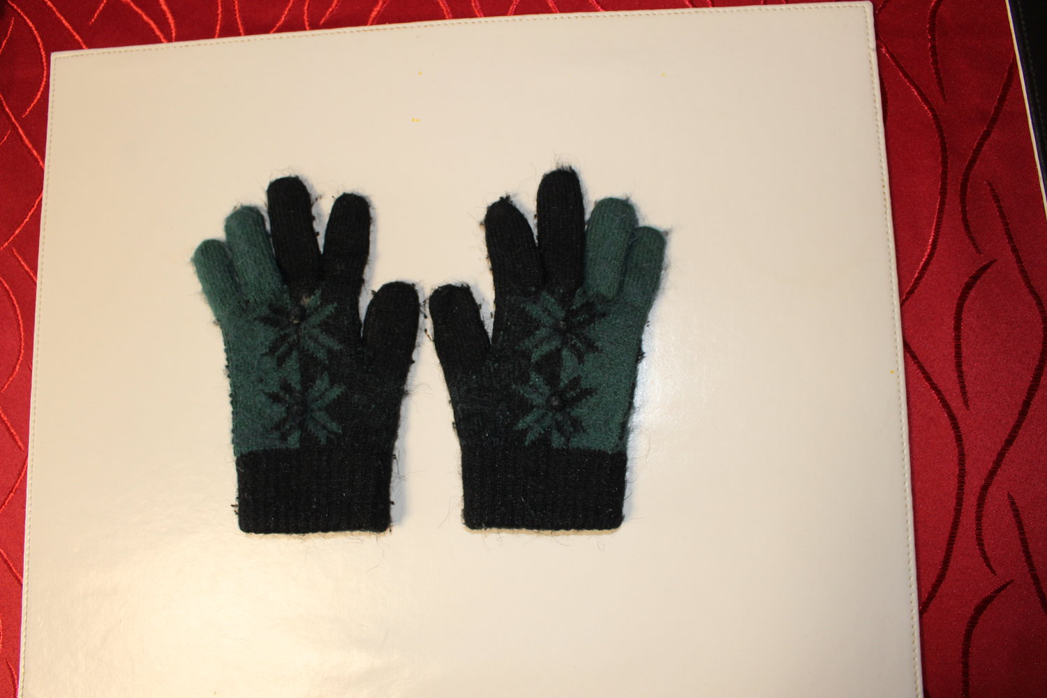 315. Kinderhandschuhe aus Wollgemisch, Gr. 128, unisex