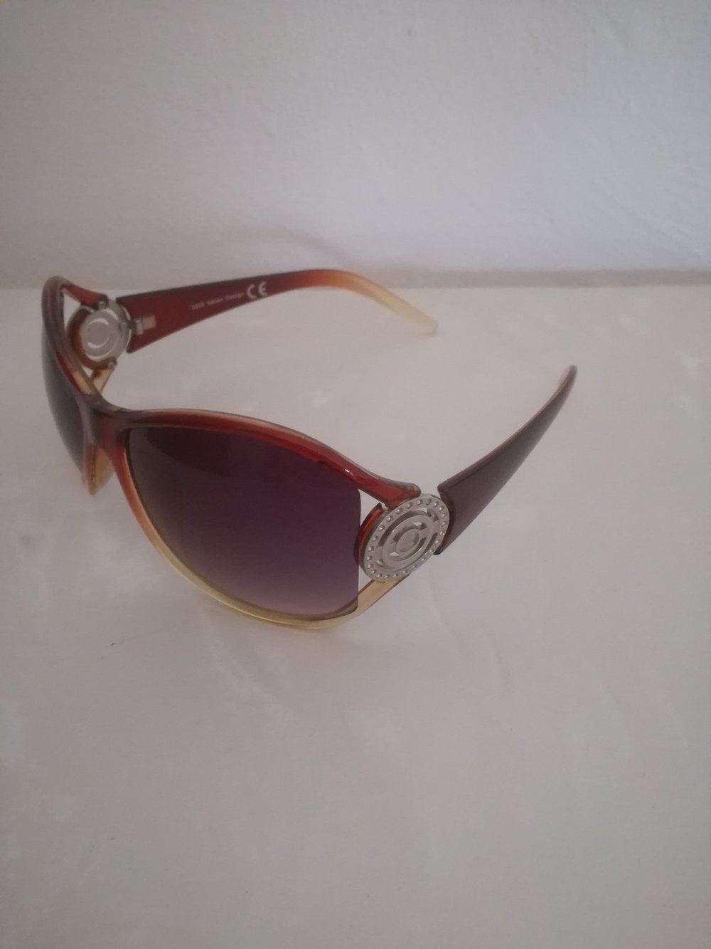 Sonnenbrille braun