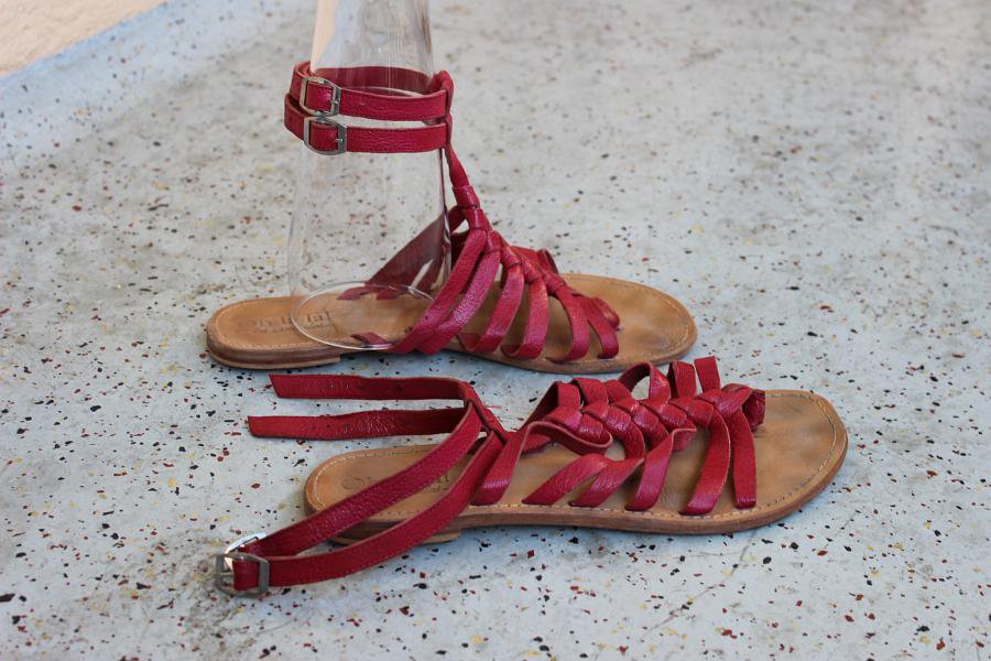 OH LÁ LÁ Riemchensandalen Vollleder, ancle tie, Römersandale weinrot