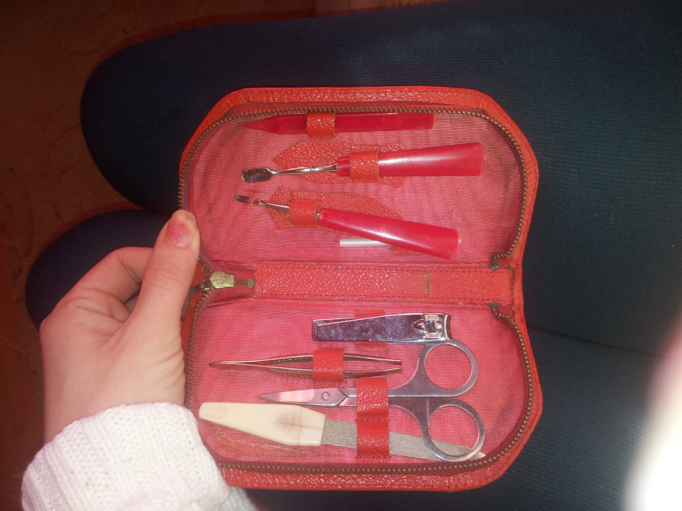 Nagelset, Maniküreset in rotem Etui