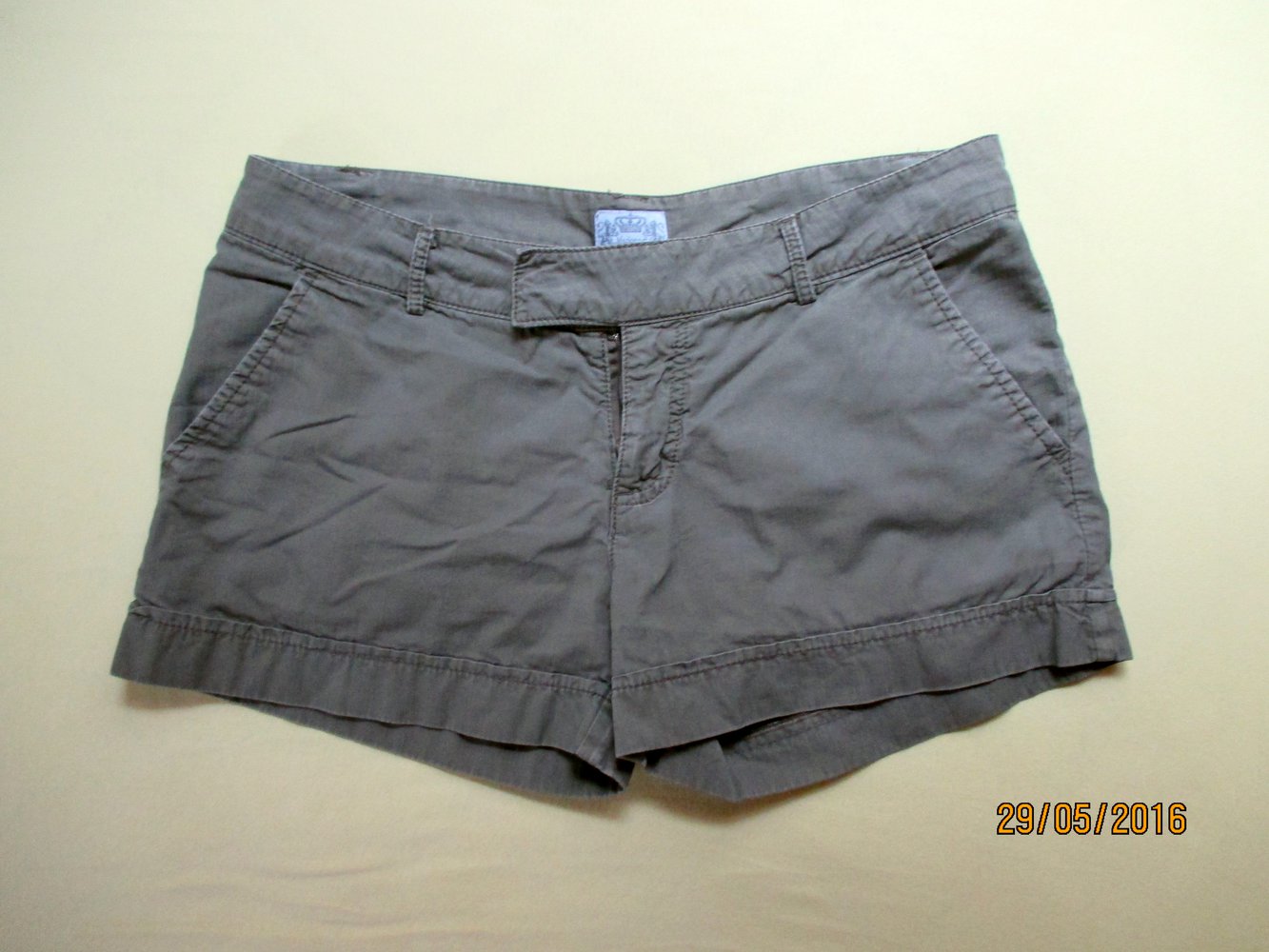 Kurze Short in Khaki/beige, Gr. S