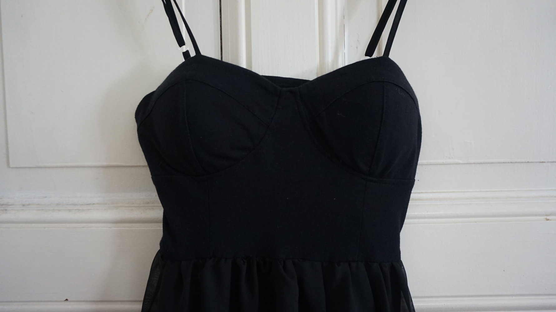 Schwarzes, A-Symmetrisches Kleid