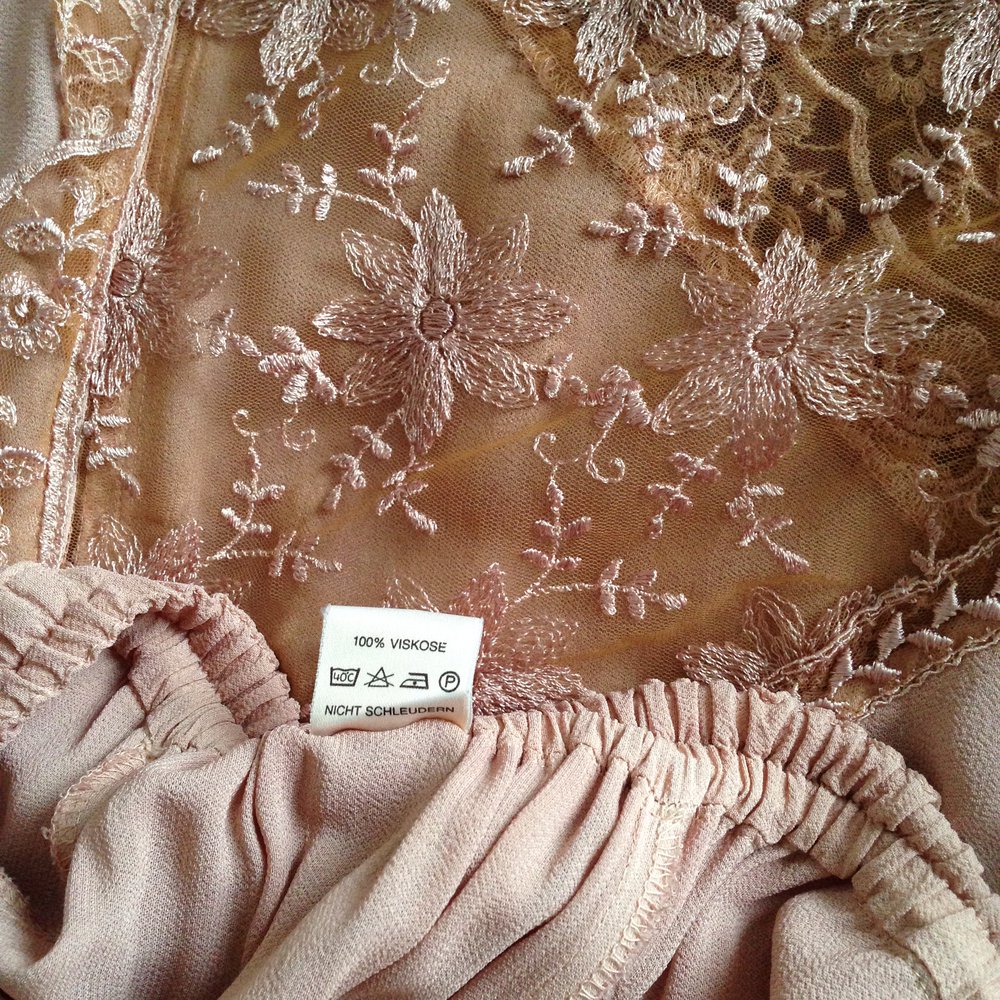 Kostüm * Bluse und langer Rock mit Spitzen * Farbe Cognac Haselnuss