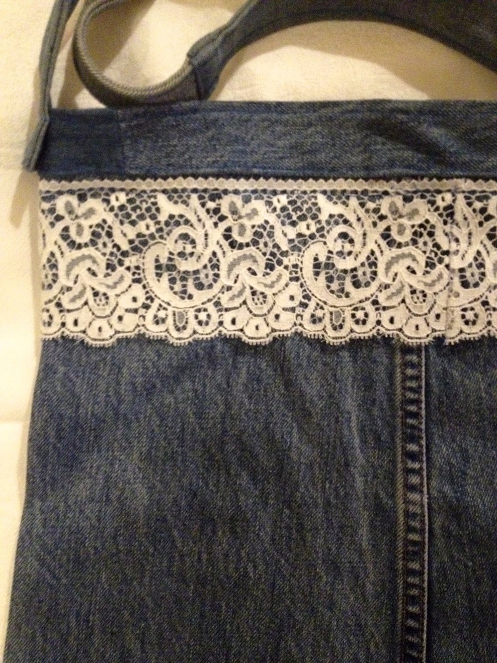 Wunderschöne Tasche mit Spitze