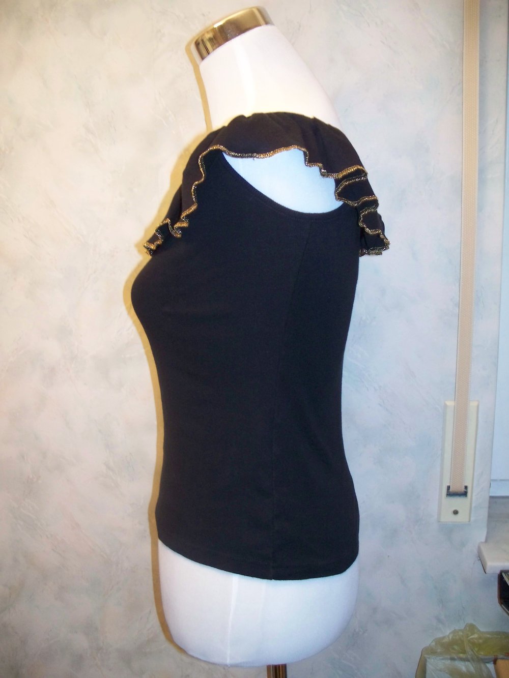 Top Shirt schwarz schulterfrei off-shoulder mit Rüschen im Boho-Style