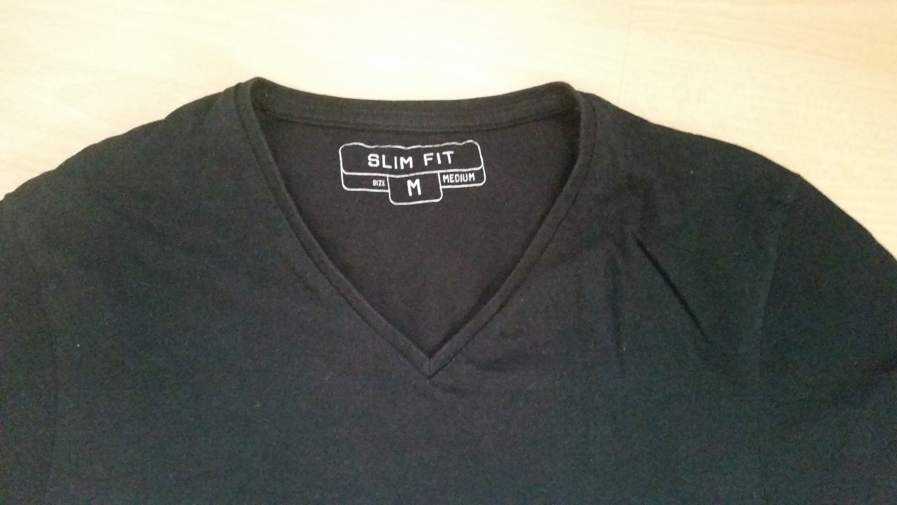 schwarzes T-Shirt 