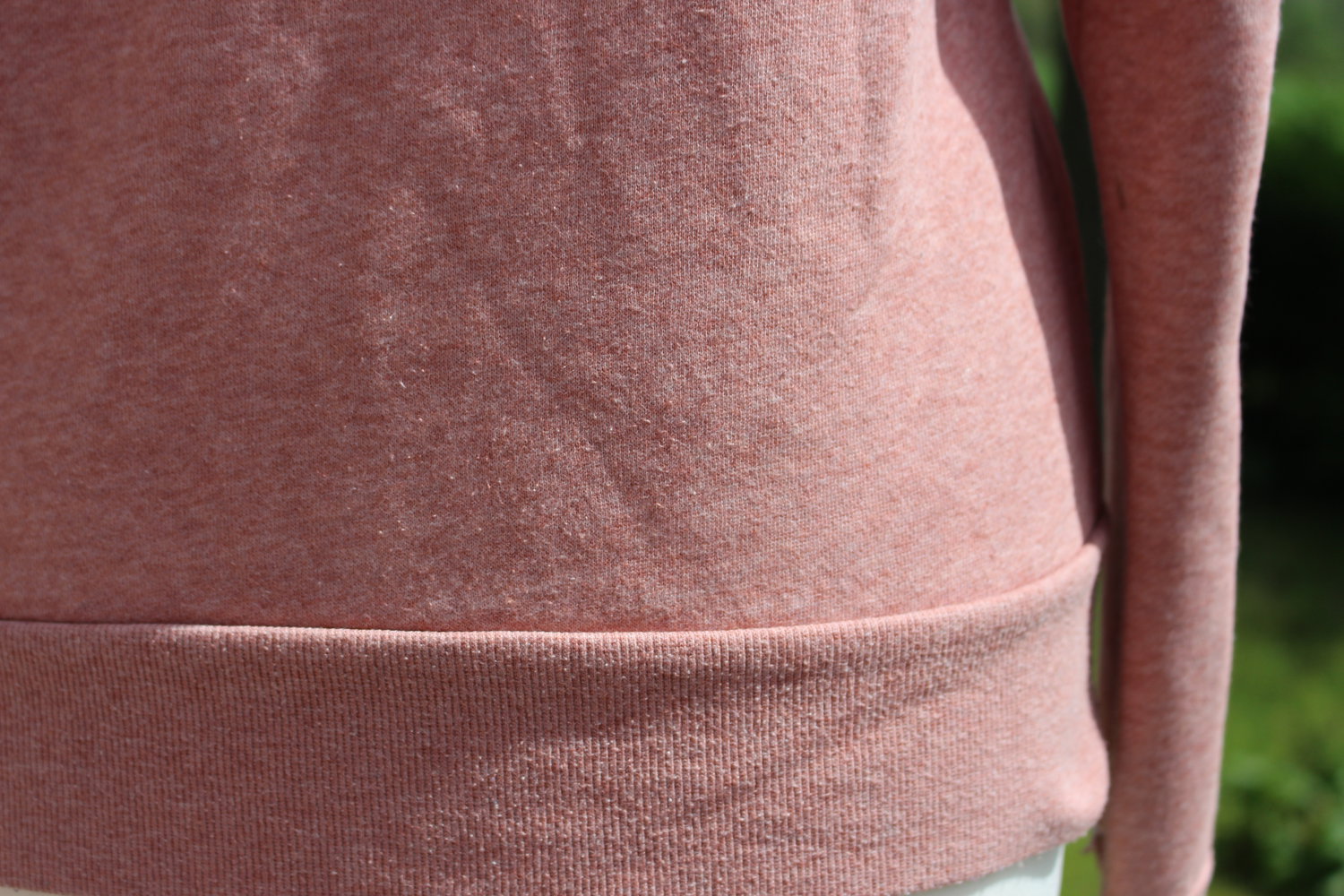 Lachsfarbener Kapuzenpulli mit Reißverschluss