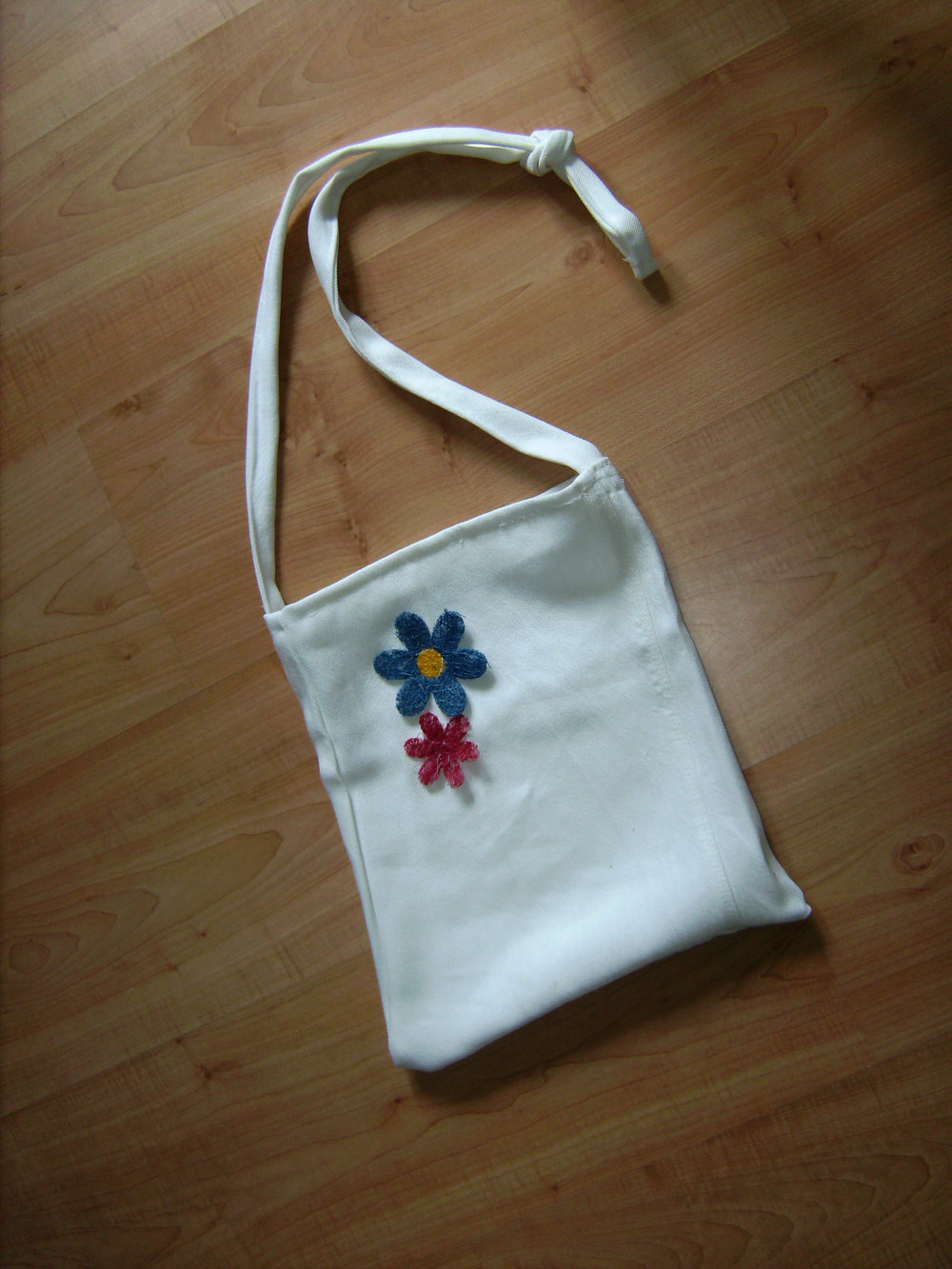 Unikat! Tasche, Beutel, Jeansbeutel weiss mit Accesessoire, DIY, Selfmade Summertime #Festival #Umhängetasche Bohemian, Einzelstück 