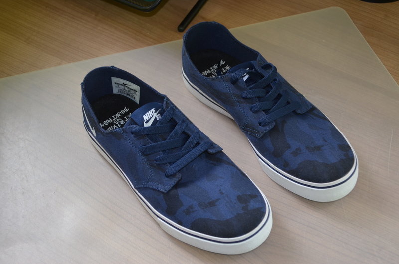 blaue Nike Sniker