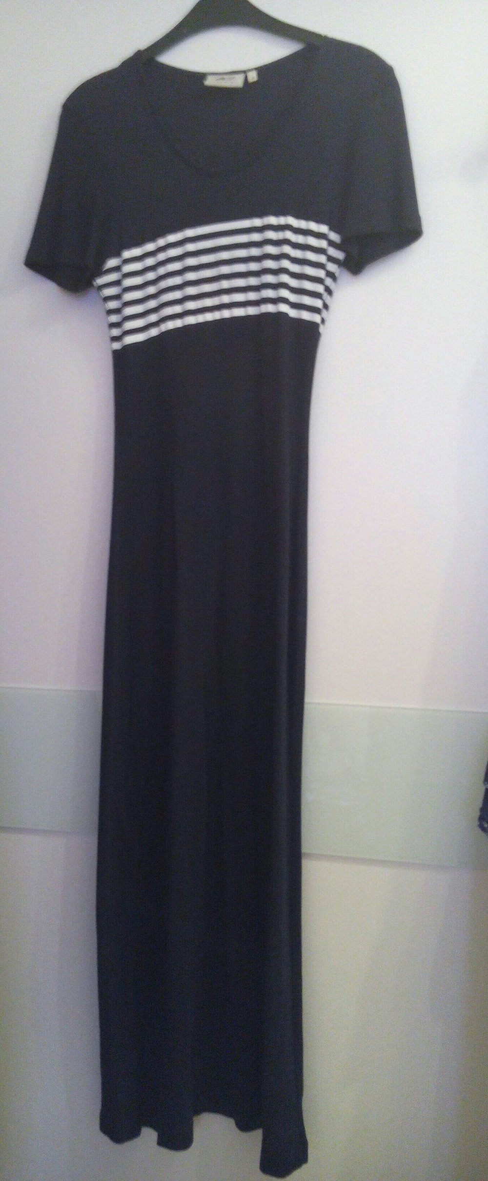 langes Stretchkleid mit Streifen