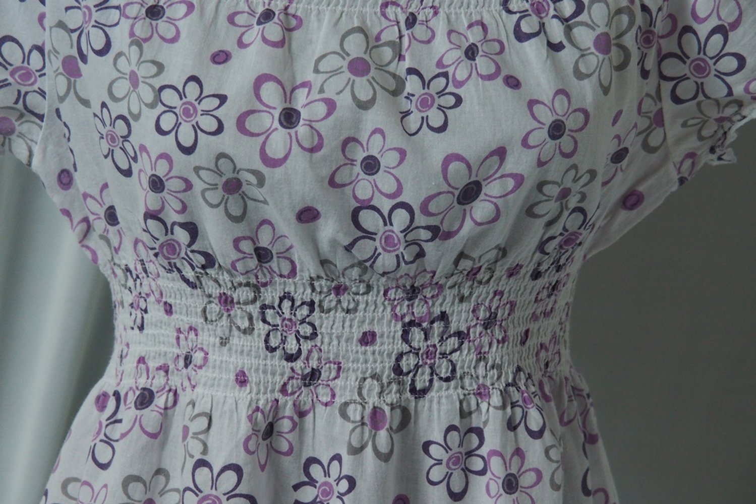 Weiß/lilanes Peplum T-Shirt mit Puffärmel und Blumenmuster