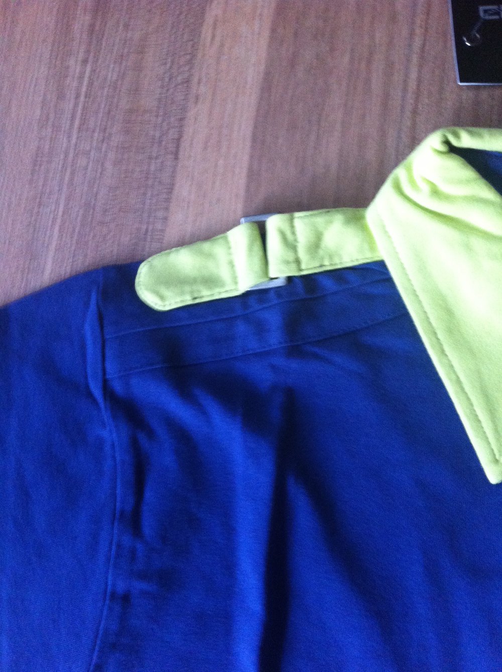 Tolles Polo Shirt in herrlichem Blau und Neon Gelb Größe M