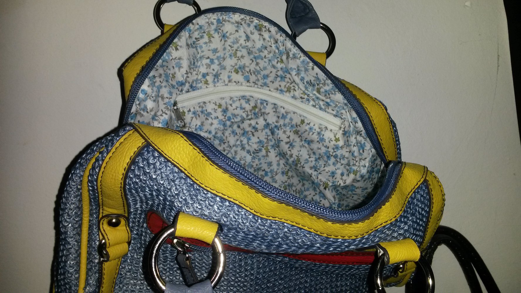 Schicke bastähnliche Handtasche