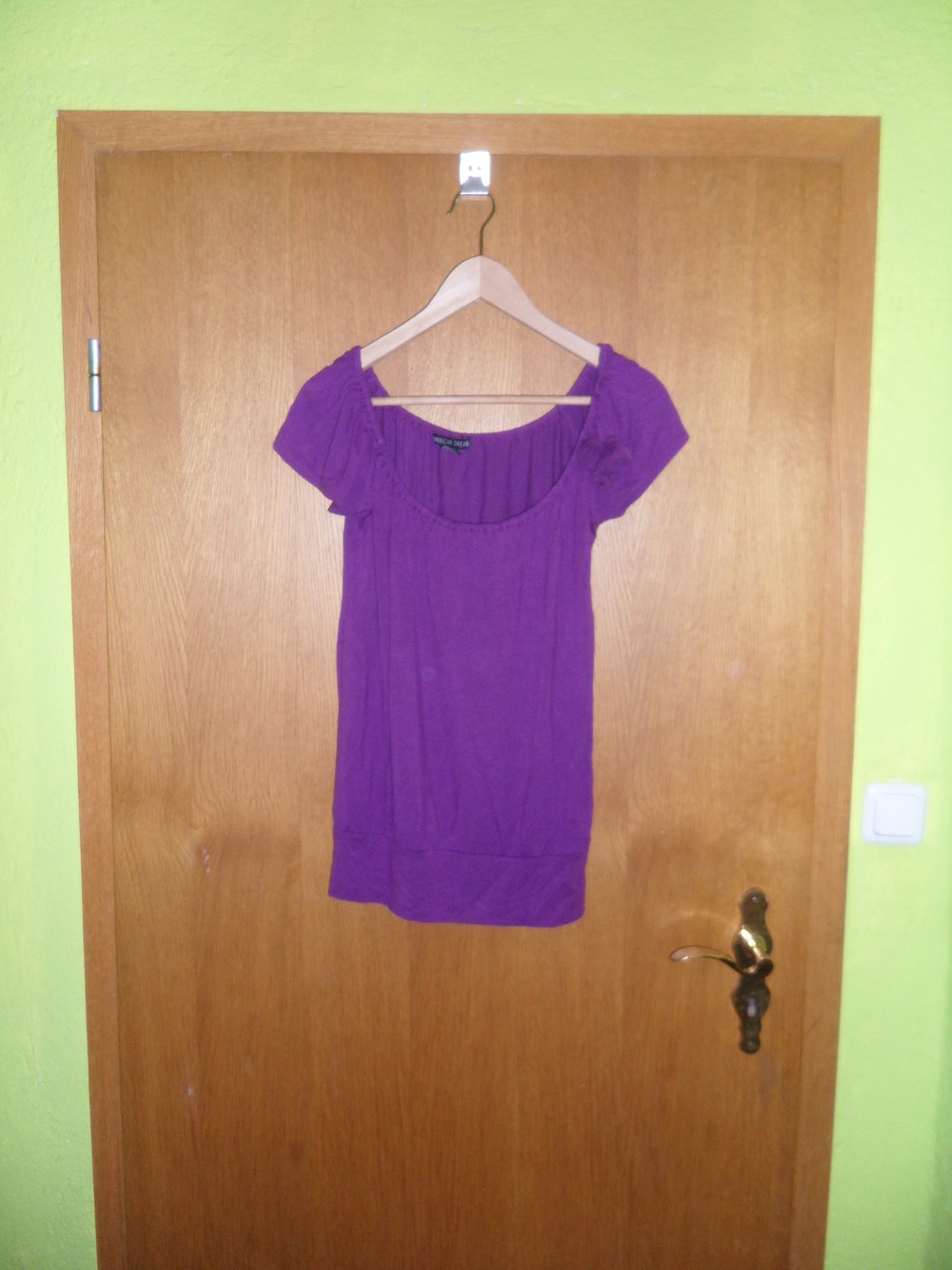 T-Shirt in lila mit 3 Stoffblumen