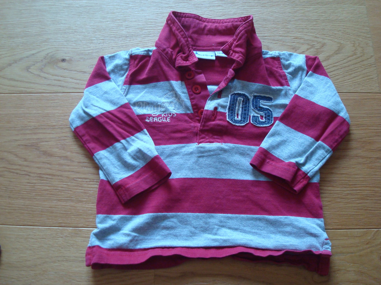 süßes Poloshirt für Jungen