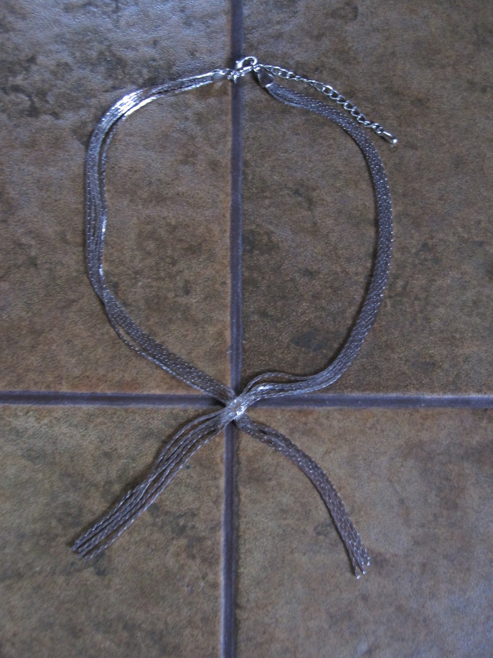 silberne verstellbare Kette mit Glitzerstein