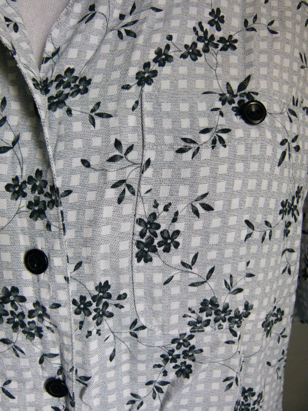 Sommer Bluse mit Blümchen Muster, schwarz weiß grau, Boho Mori Landleben Floral Ranken Blüten Blumen