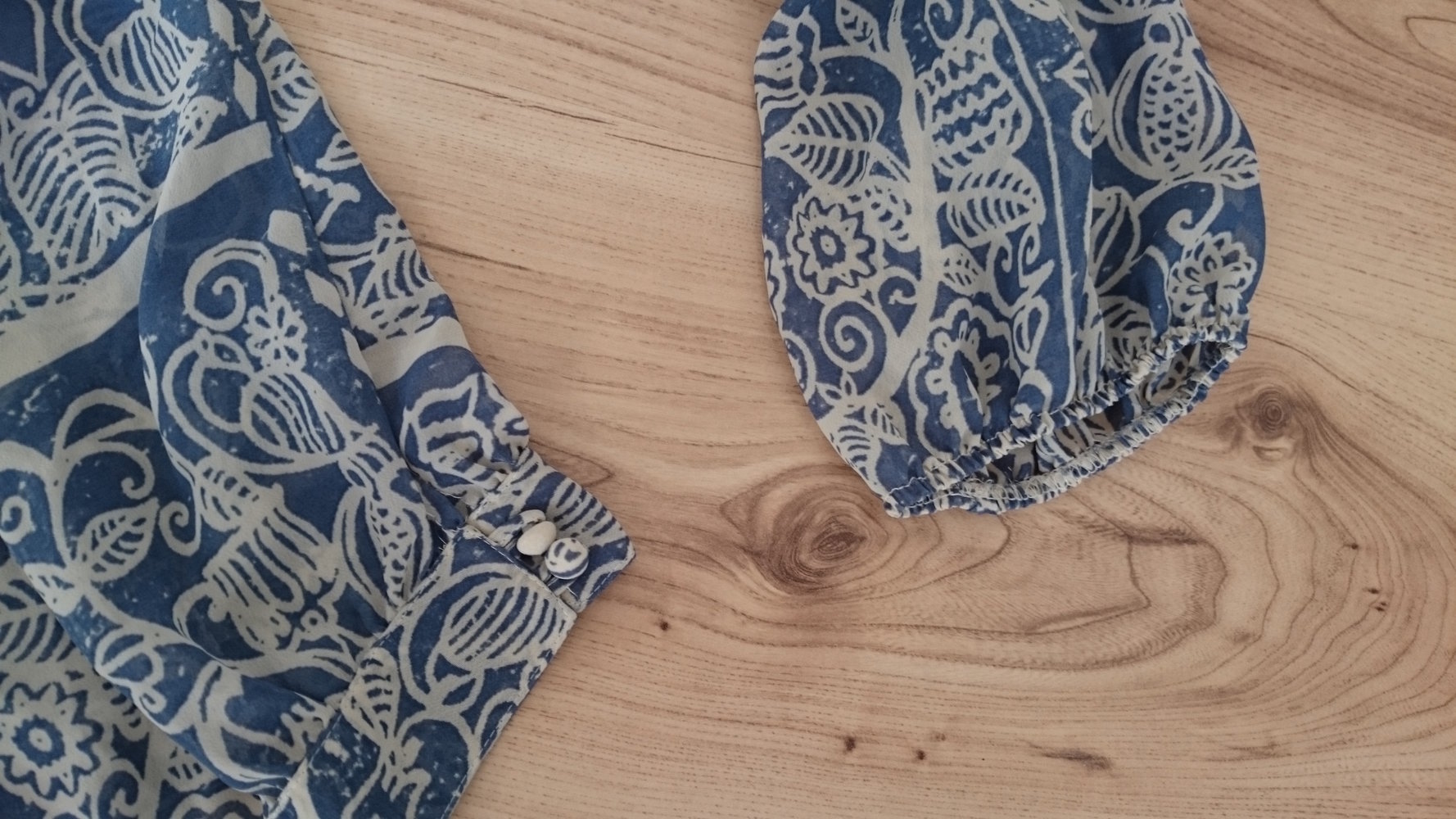 schöne gemusterte Bluse