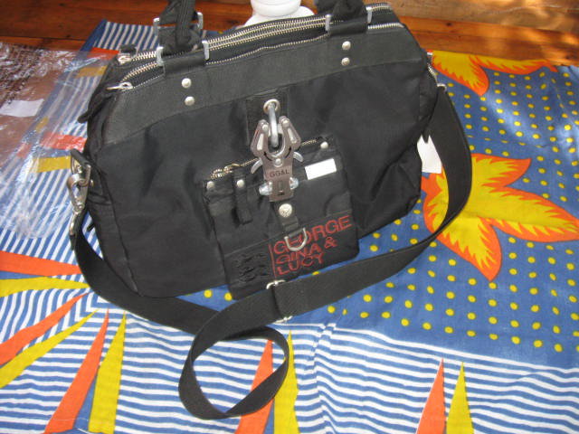 *** George Gina Lucy Tasche ***