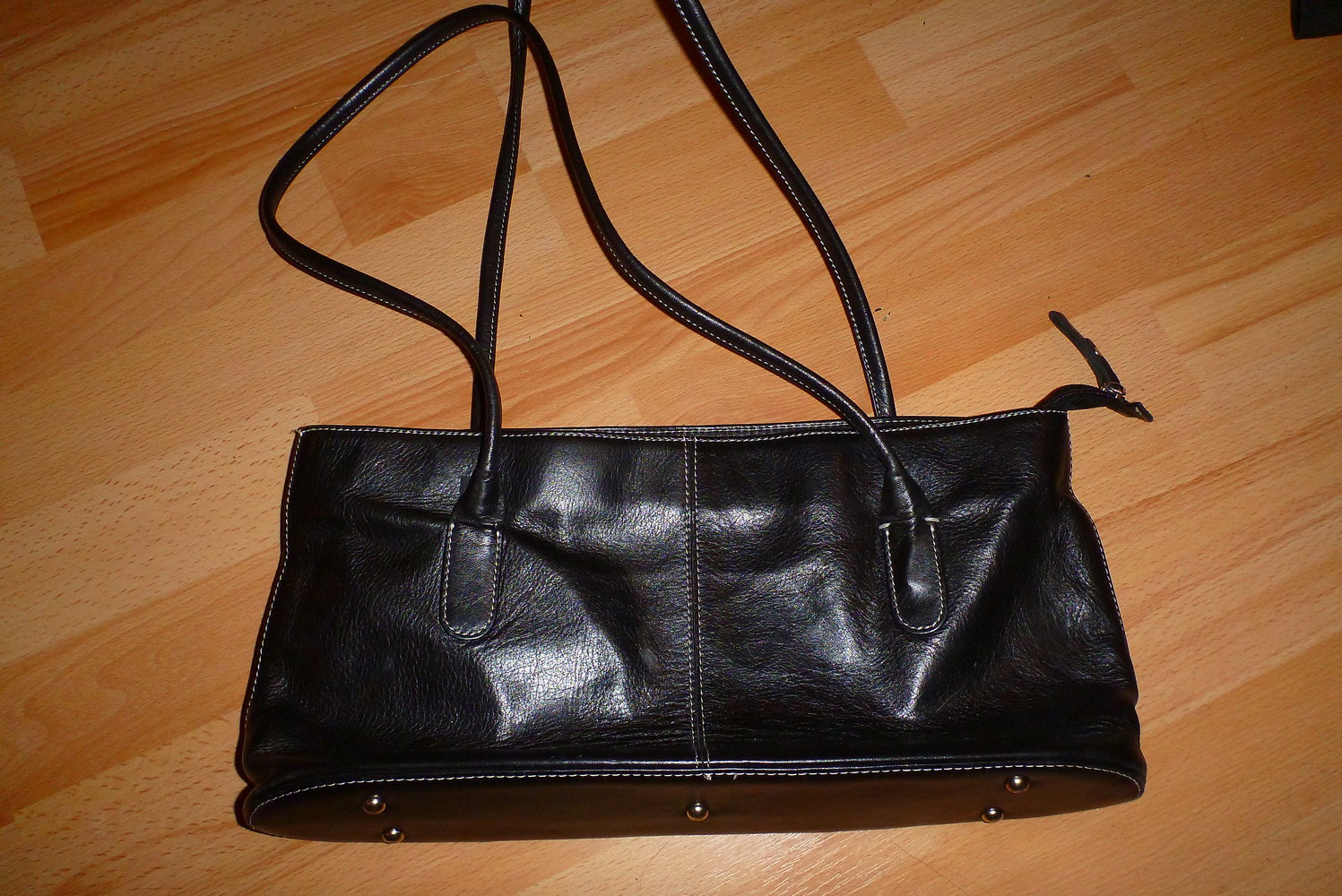 schwarze, schmale Damen-Leder-Handtasche