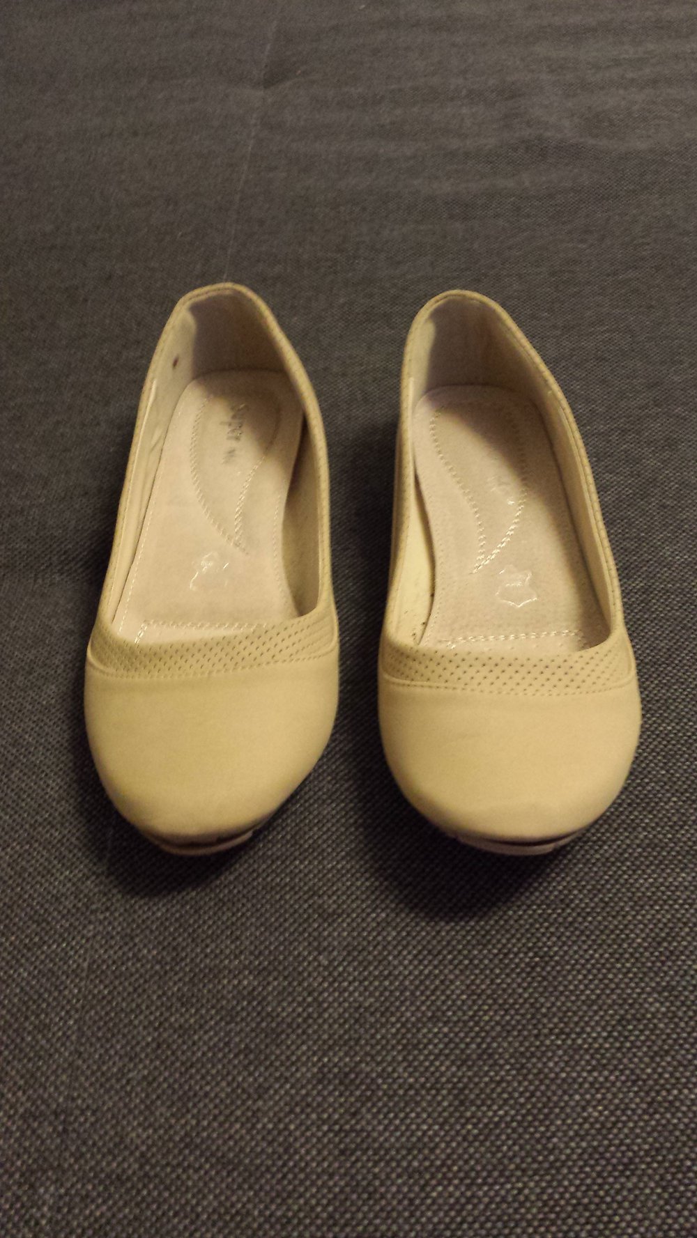 Ballerinas in beige 