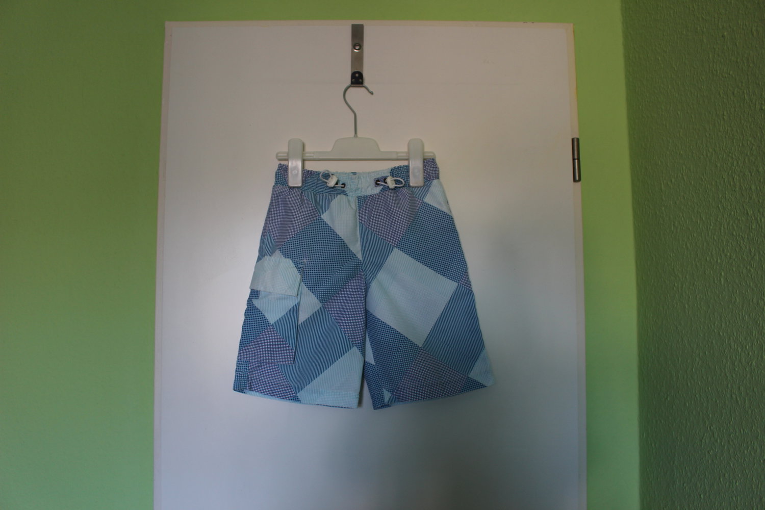 216. Zwei Badeshorts von Alive, Gr. 116