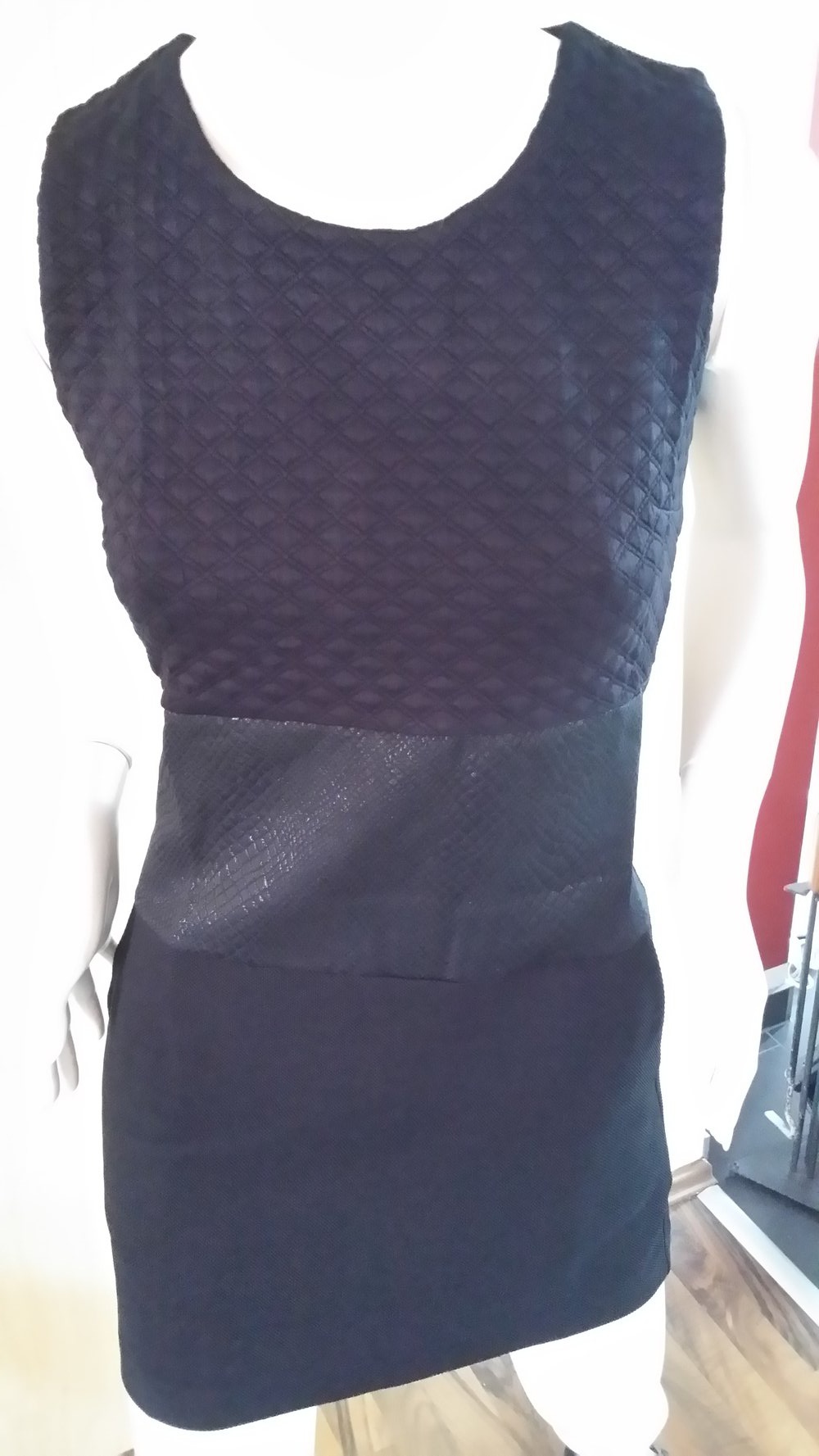 Schwarzes Etuikleid von Versace 19•69- neu und etikettiert