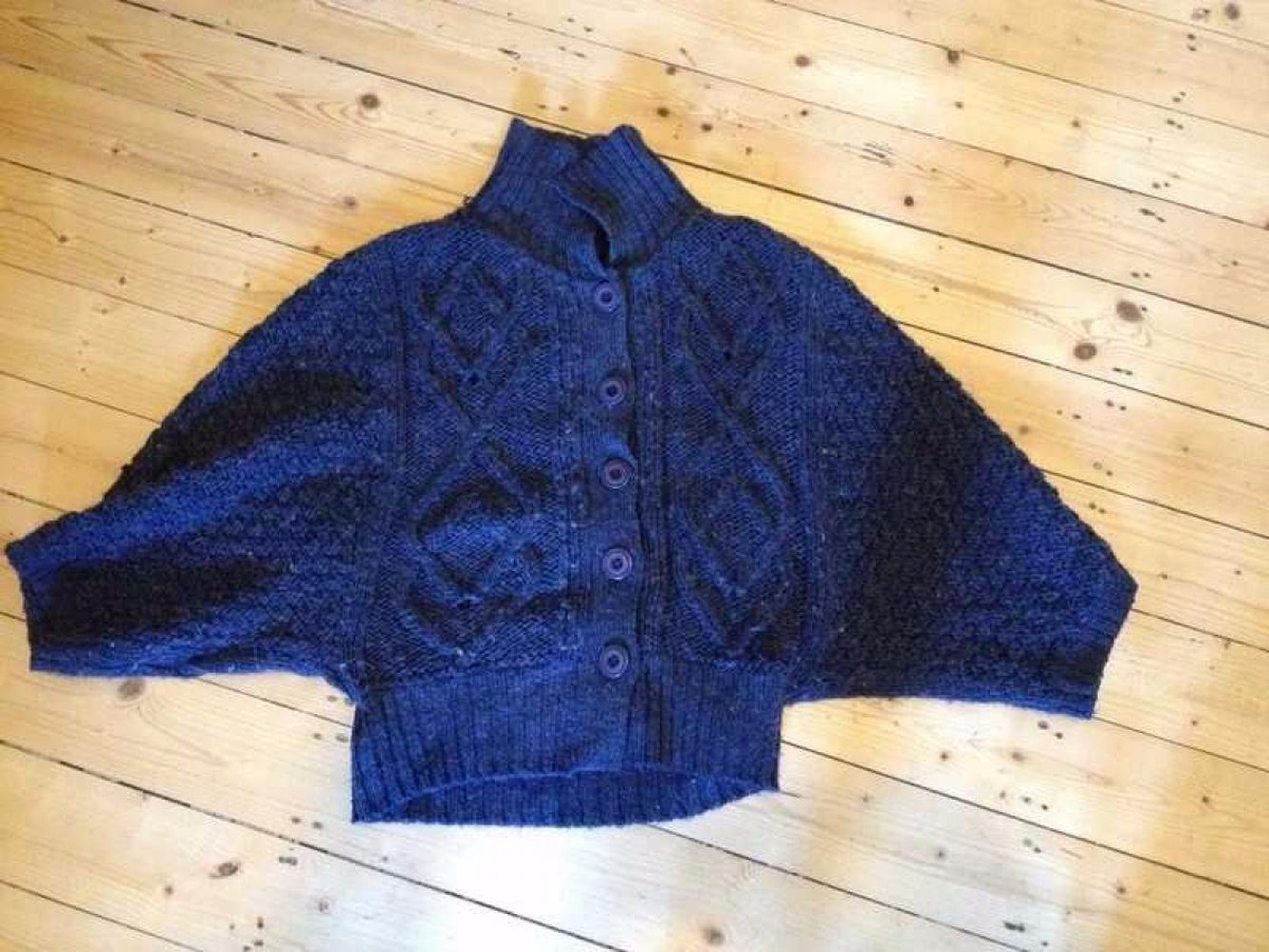 Flauschige Vintage Strickjacke mit Fledermausärmeln
