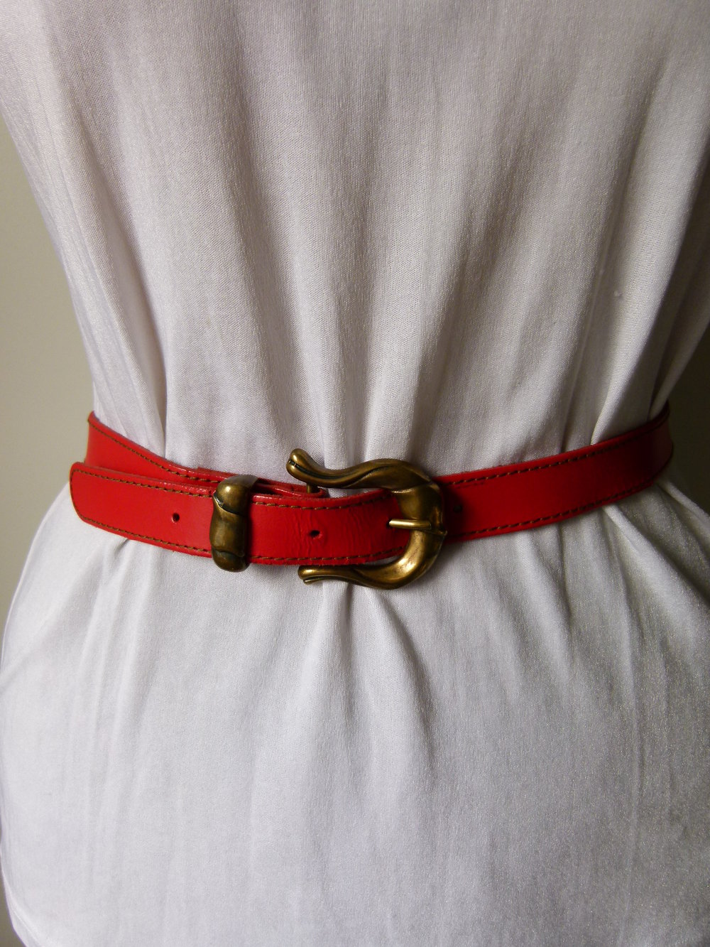 Gürtel in rot mit altgoldener Zierschnalle, Retro Vintage Boho