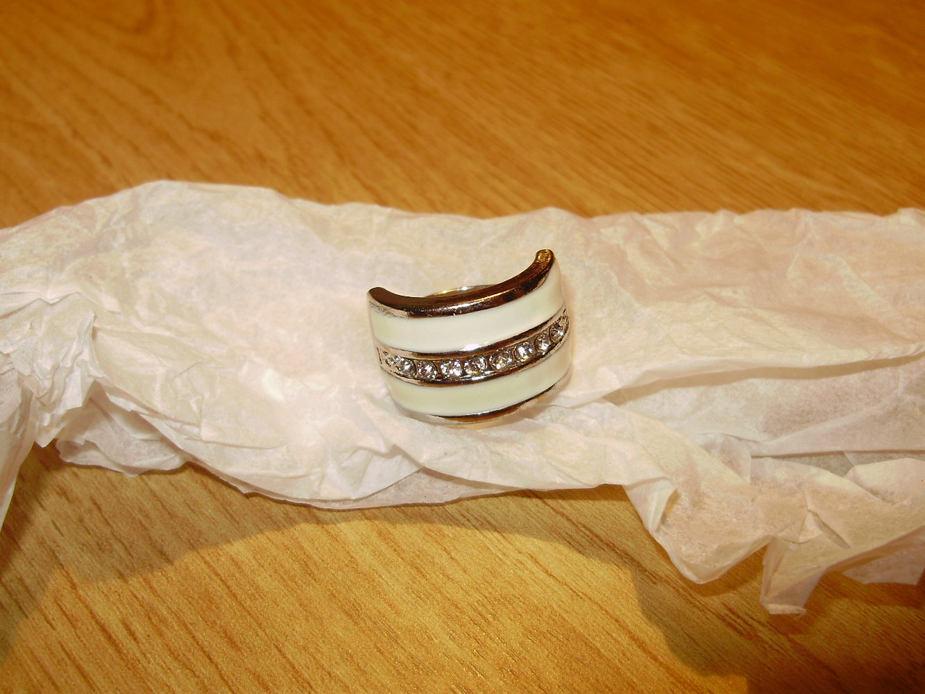 Ring weiß Email NEU