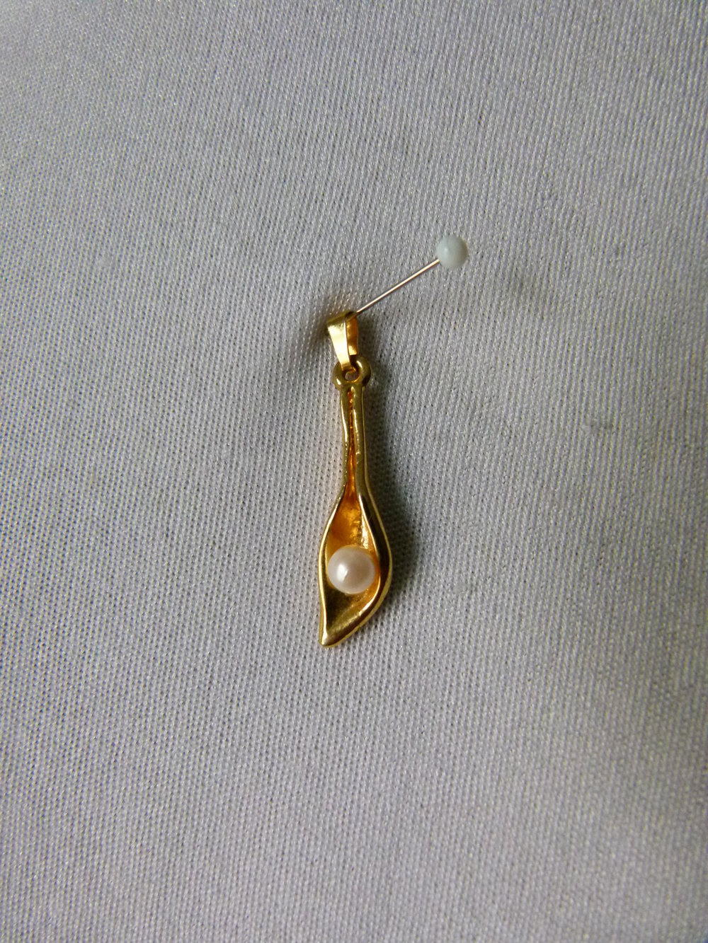 Anhänger, goldfarbenes Metall mit weißer Perle, Modeschmuck, Boho Mori Elegant Festival Festlich Vintage