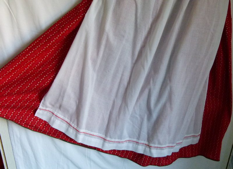 Vintage Dirndl mit Schürze, rot mit waldgrün weißem Blümchenmuster, Trachten Mori Landhaus Folklore Retro Cottagecore