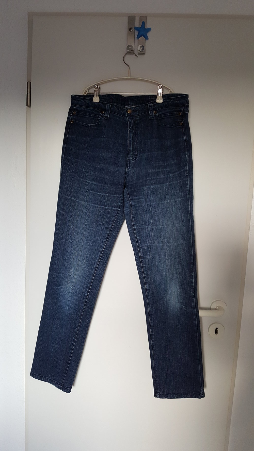456. Neuwertige Röhren-Jeans, Gr. 38