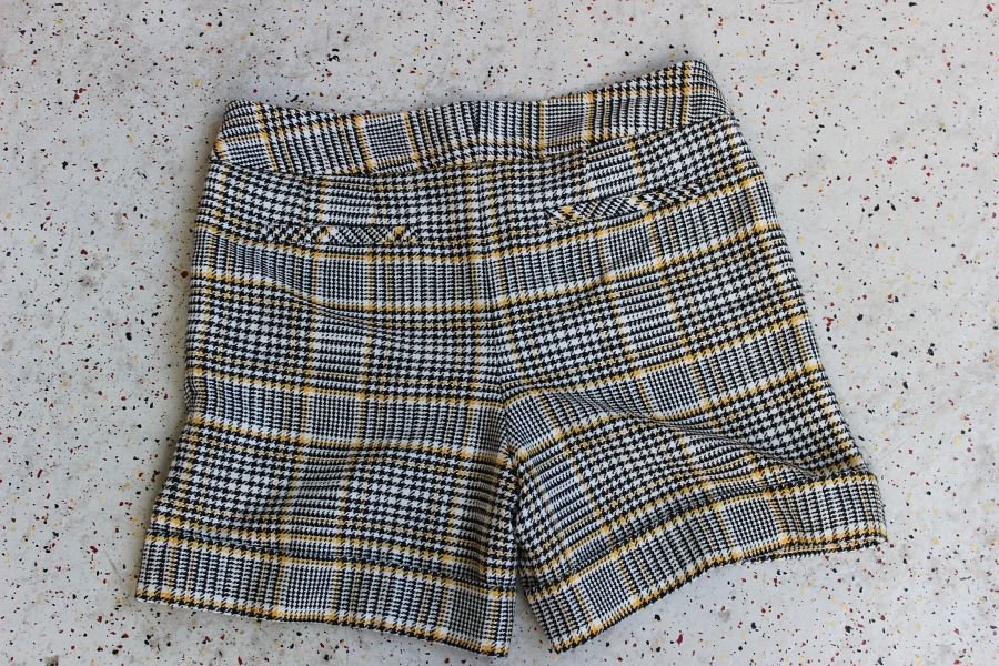 Vintage Hallhuber Shorts Wolle-Mix Hahnentritt schwarz weiß gelb 