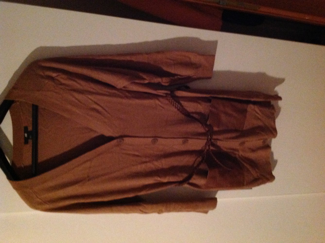 Strickjacke in camel mit passendem gürtel