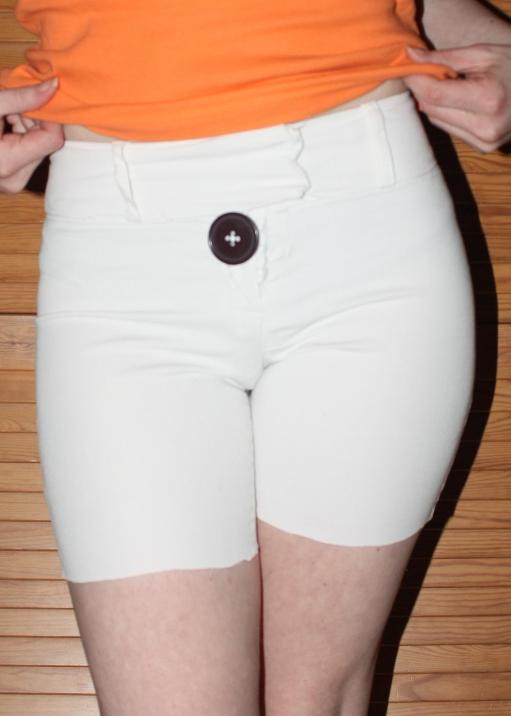 Weiße Shorts mit Knopf, Gr. S / 36